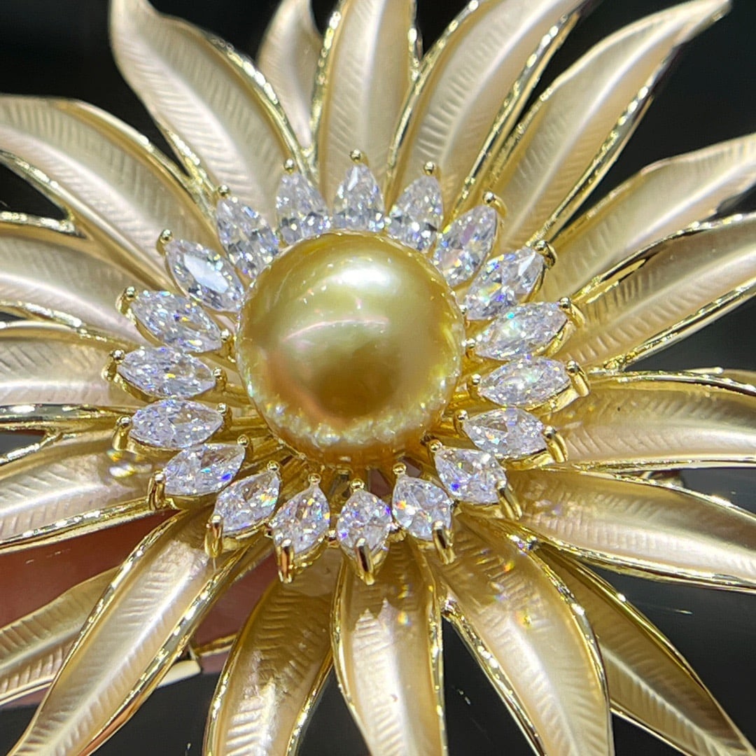 11-12mm Freshwater Golden Pearl Brooch - 4