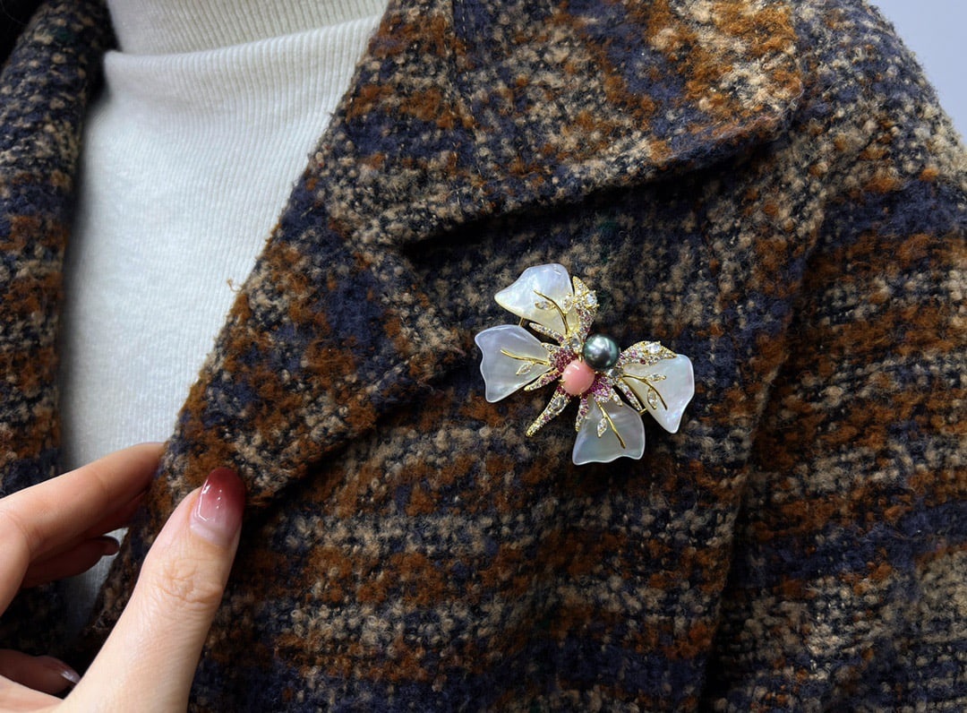 Natural Pearl Brooch with Pink Mother-of-Pearl and 8-9mm Tahitian Black Pearl - 3