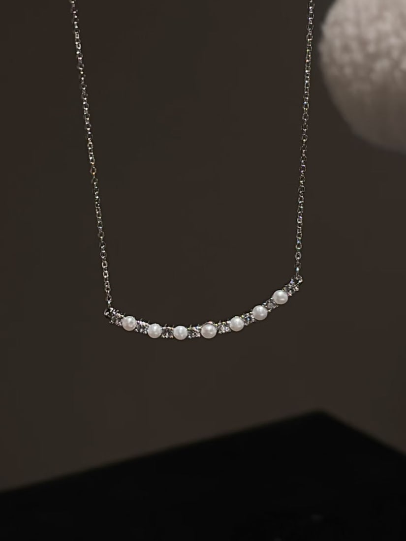 14K Gold-Plated Seven-Pearl Necklace with Cubic Zirconia Accents: Title: 14K Gold-Plated Seven-Pearl Necklace with Cubic Zirconia Accents Description: This lot features a delicate necklace plated in 14K gold, adorned with seven natural pearls and sparkling cubic