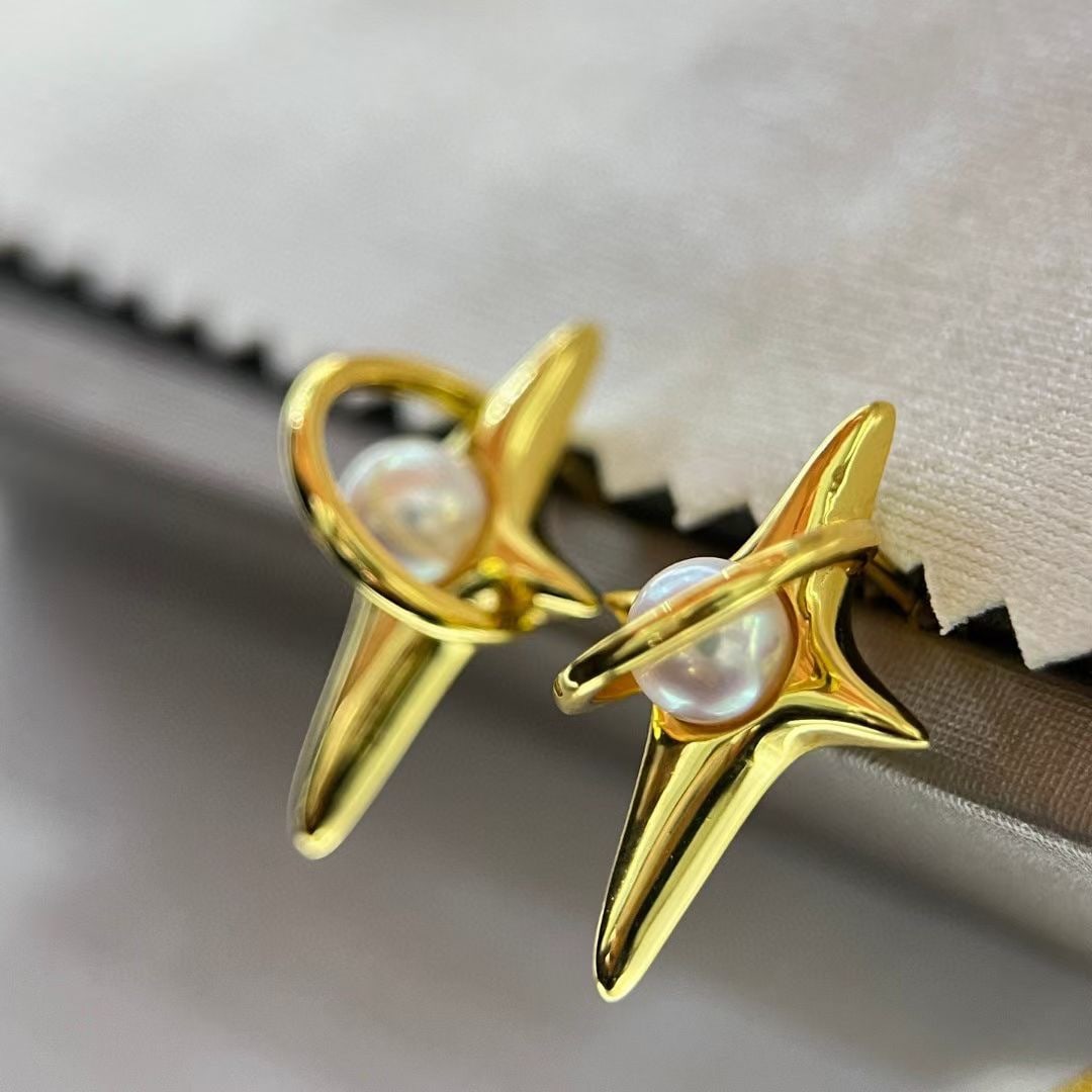 S925 Sterling Silver Four-Point Star Earrings with 4-5mm Akoya Pearls: Title: S925 Sterling Silver Four-Point Star Earrings with 4-5mm Akoya Pearls Description: This lot features a pair of sterling silver earrings in a four-point star design, each set with a 4-5mm round