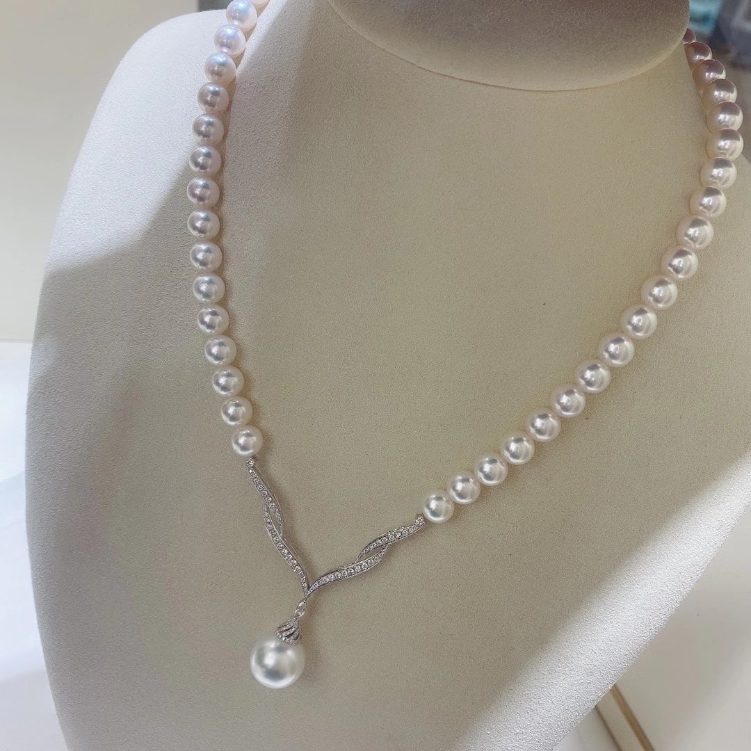 High-Quality 8-9mm Pearl Necklace with 12mm Luster Pendant (1 of 6)