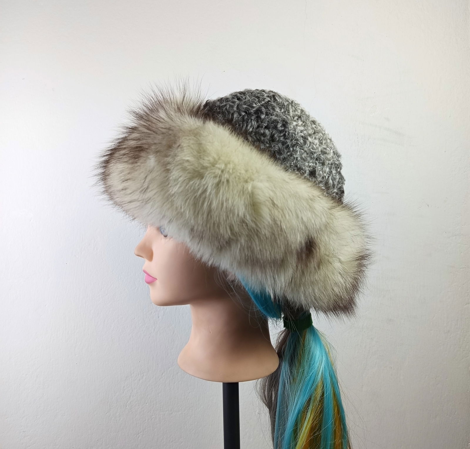 SILVER FOX & SILVER PERSIAN FUR HAT: Title: SILVER FOX & SILVER PERSIAN FUR HAT Dimensions: Approximate size: 57-58 cm - 22.44- 22.83 in - Size L Description: We offer in house shipping - Fedex shipping = $35; 5-7 working days; 