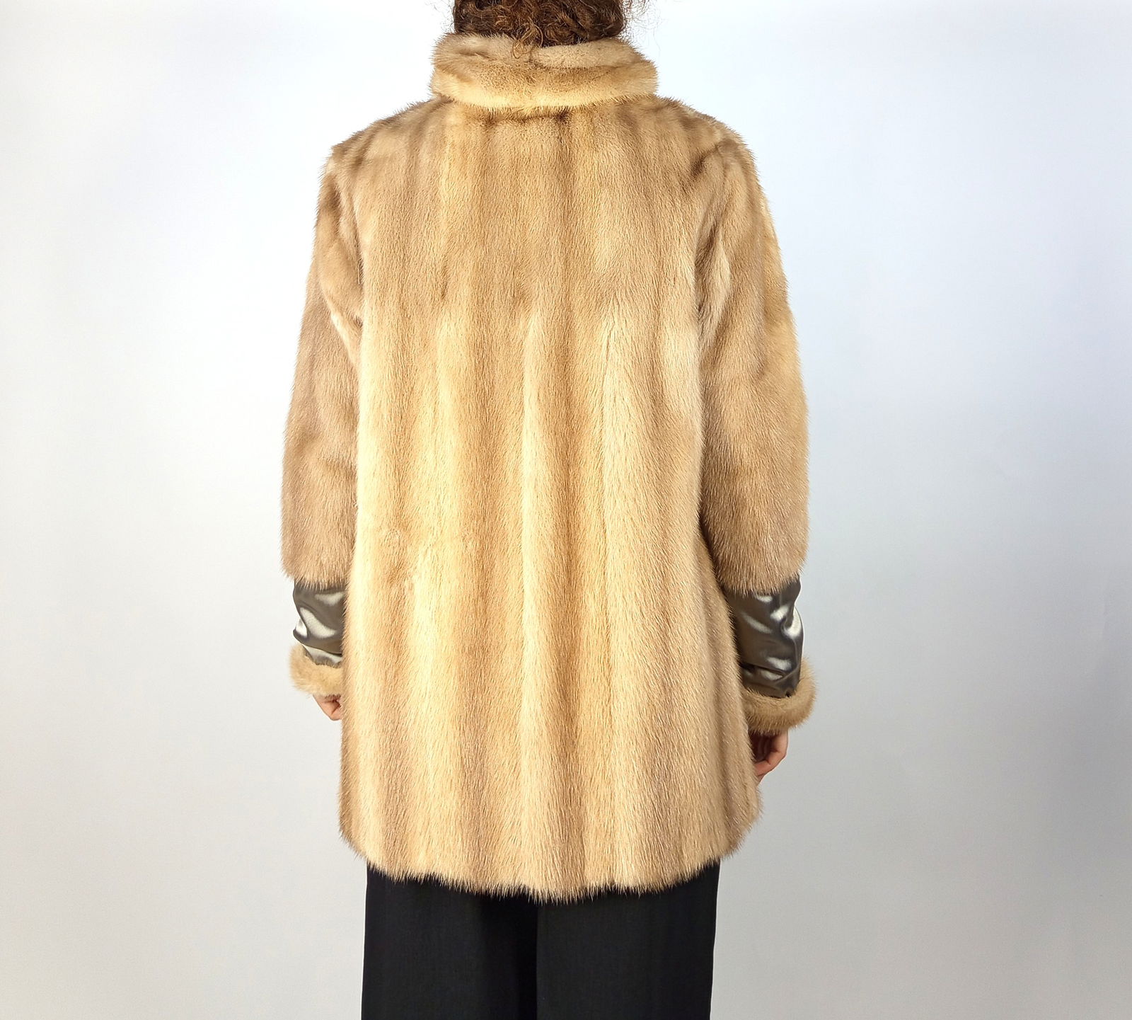REVERSIBLE CREAM MINK FUR JACKET EU: L - US:18 (1 of 8)