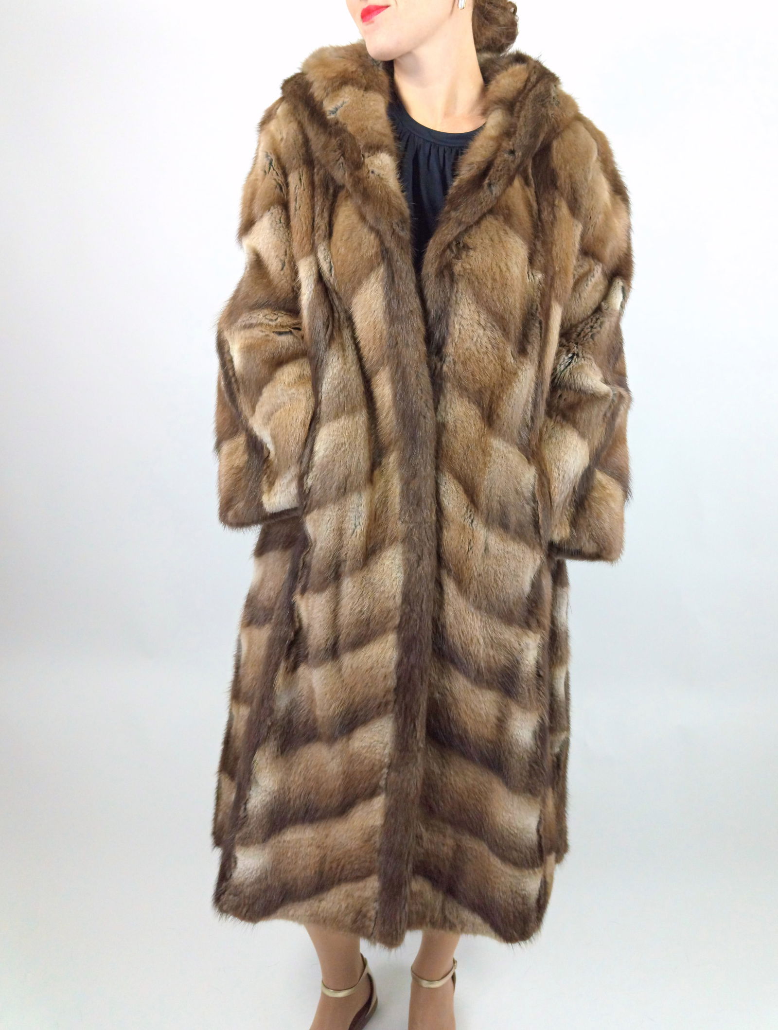 LONG MUSKRAT FUR COAT EU: XL ; US: 20 - 3