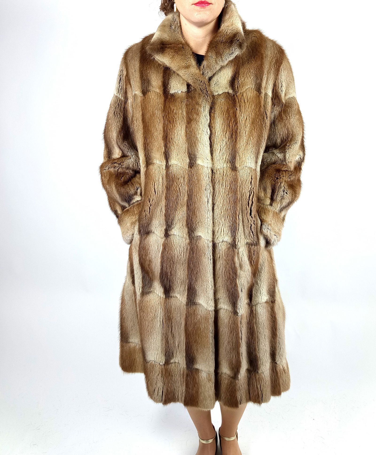 LONG MUSKRAT FUR COAT EU: XL ; US: 20 - 6
