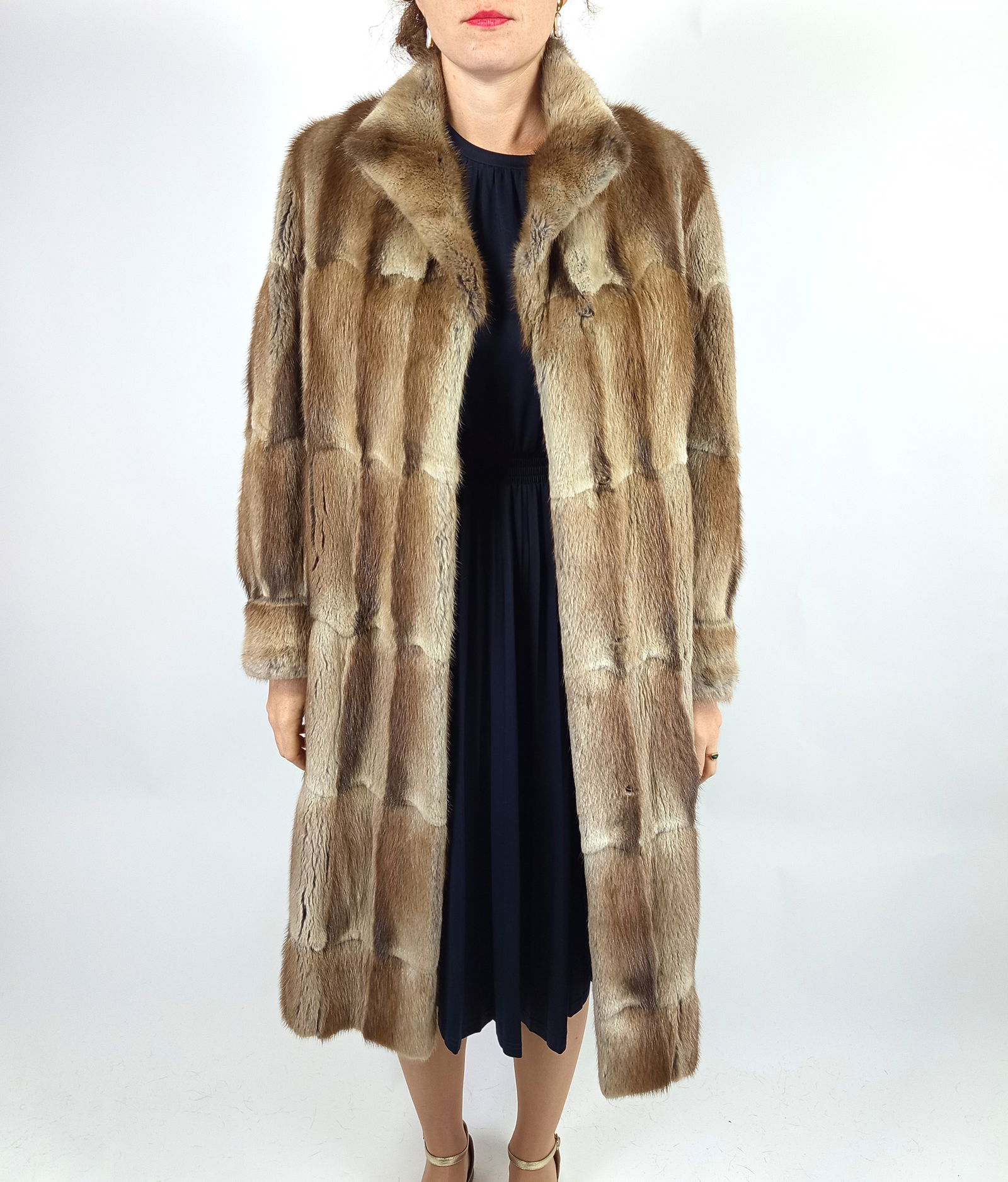 LONG MUSKRAT FUR COAT EU: XL ; US: 20 - 8