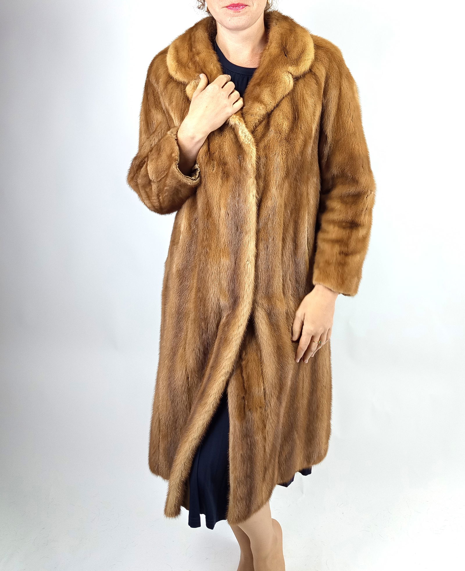 BEIGE MINK FUR COAT EU: XL ; US: 18 - 10
