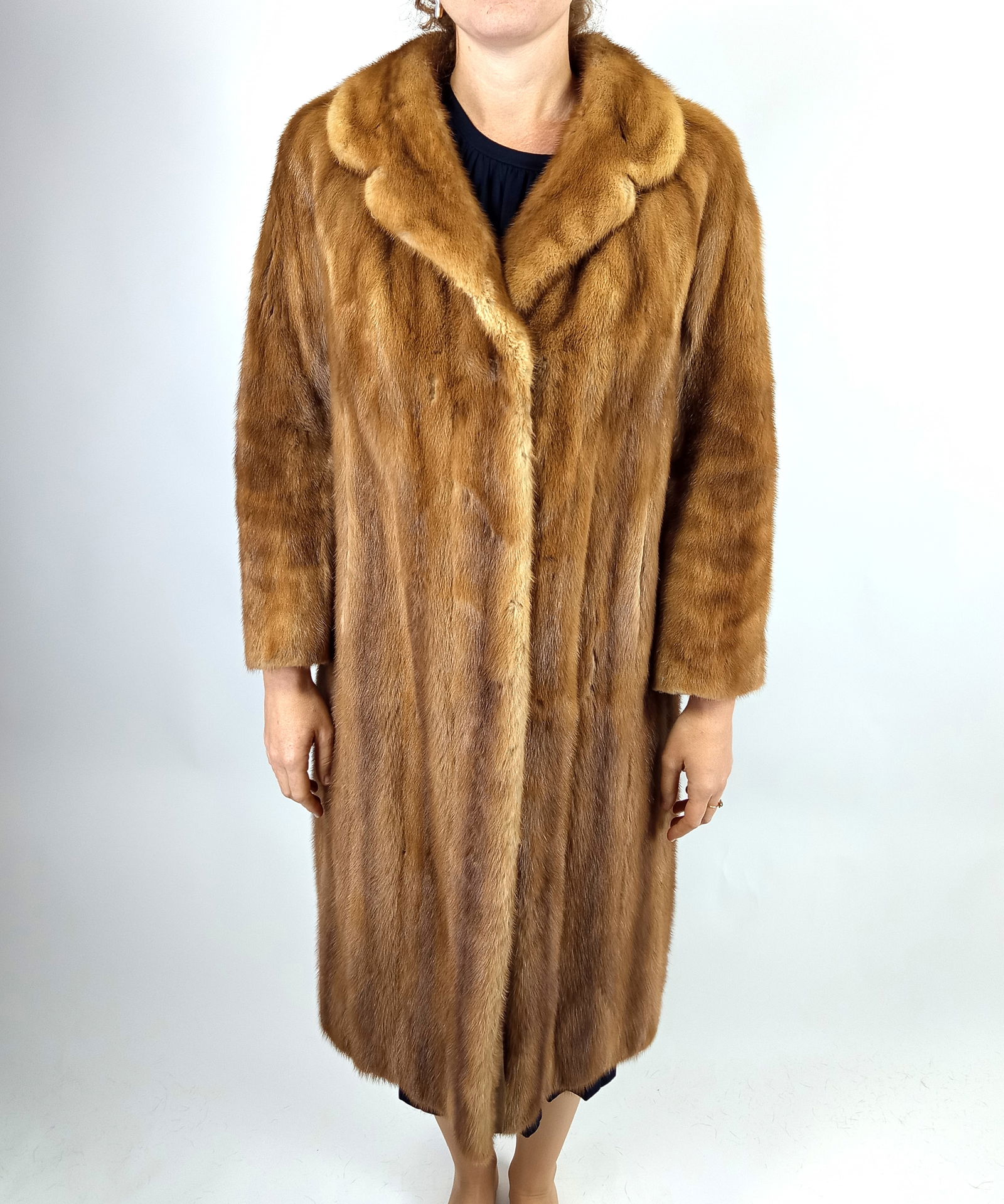 BEIGE MINK FUR COAT EU: XL ; US: 18 - 8