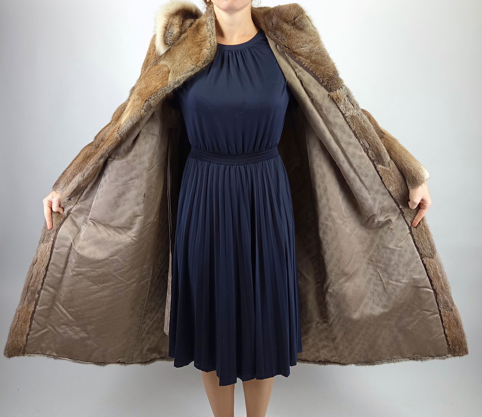 LONG MUSKRAT FUR COAT EU: XL ; US: 18 - 9