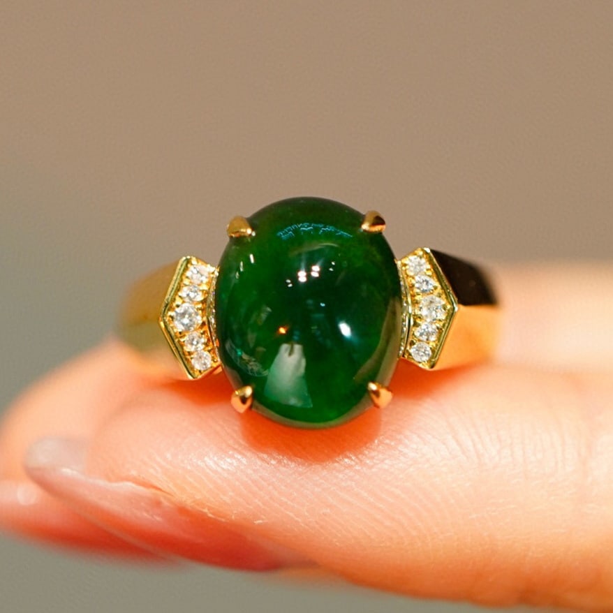 14K GOLD 4.9 CT VIVID GREEN NATURAL EMERALD & DIAMOND RING: Title:14K GOLD 4.9 CT VIVID GREEN NATURAL EMERALD & DIAMOND RING Description:Ref:230528284Gold Content:14K GoldRing Size:7.25USMain Gemstone:EmeraldNumber of stones:1Shape:OvalCarat Weight:4.9ct Color