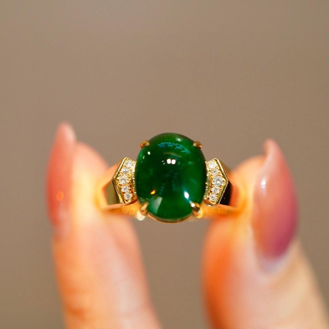 14K GOLD 4.9 CT VIVID GREEN NATURAL EMERALD & DIAMOND RING - 2