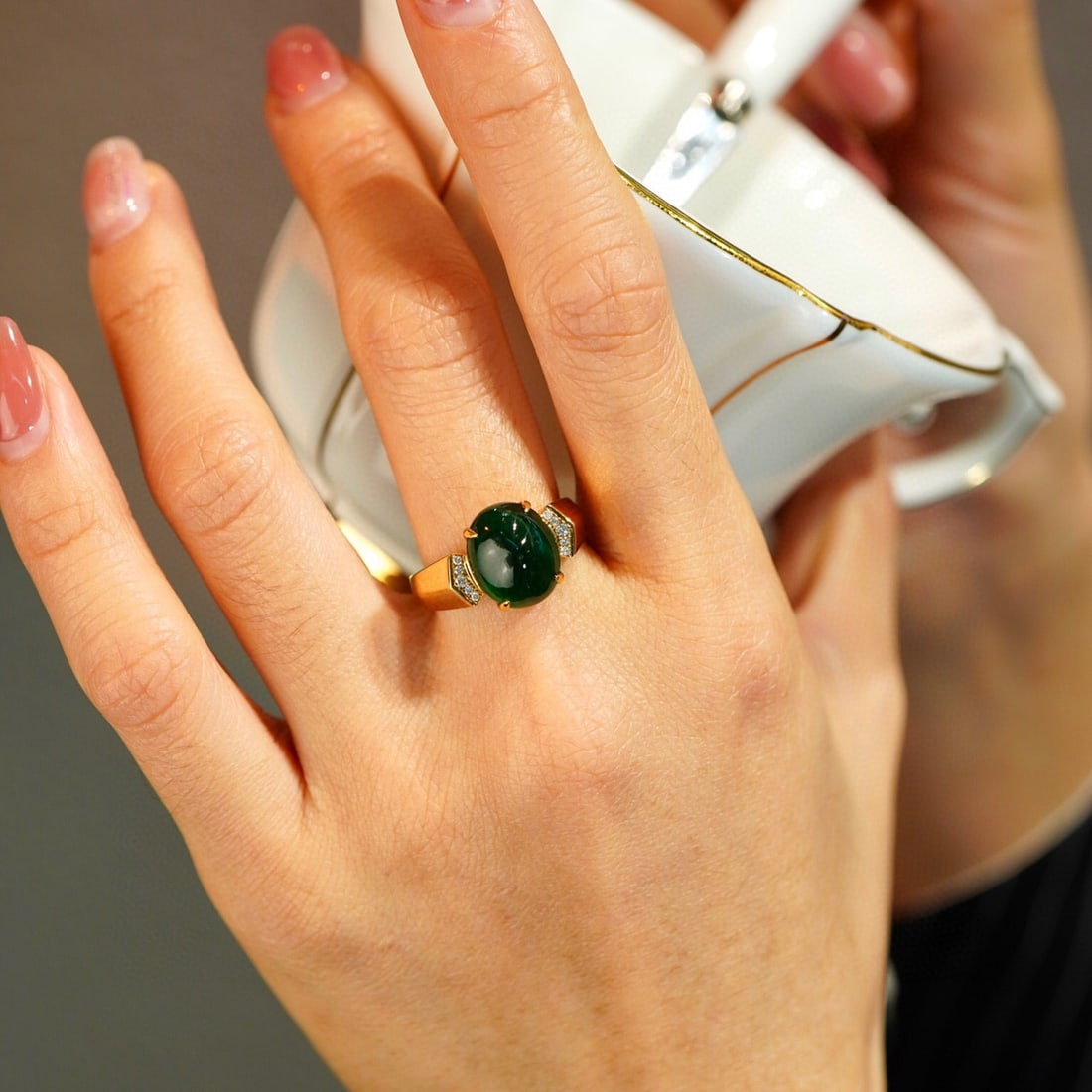 14K GOLD 4.9 CT VIVID GREEN NATURAL EMERALD & DIAMOND RING - 7