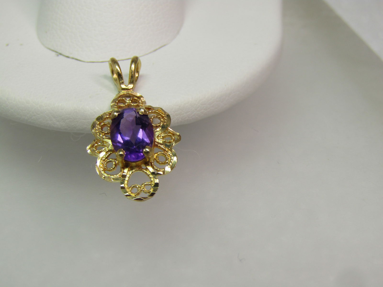 Vintage 14kt Amethyst Filigree Pendant. Signed OR, 1960's-1970's: Title:Vintage 14kt Amethyst Filigree Pendant. Signed OR, 1960's-1970's Description:Vintage 14kt Amethyst Filigree Pendant. Signed OR, 1960's-1970's. This has a split V bail that is mounted to the pend