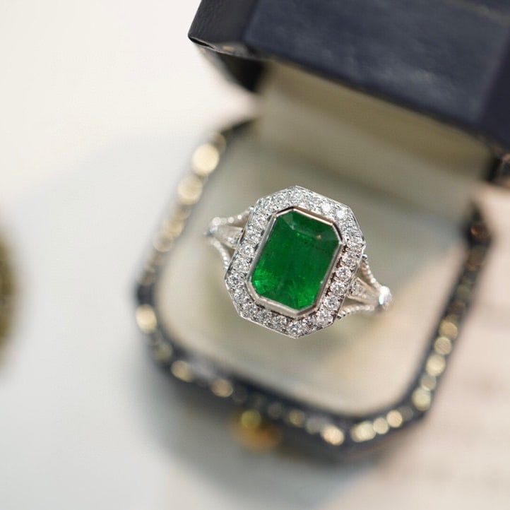 14K GOLD 1.5 CT VIVID GREEN NATURAL EMERALD & DIAMOND RING - 3