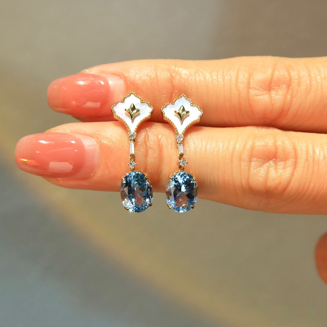 14K GOLD 2.3 CT NATURAL AQUAMARINE & DIAMOND EARRINGS: Title:14K GOLD 2.3 CT NATURAL AQUAMARINE & DIAMOND EARRINGS Description:Ref:230528283Gold Content:14K GoldMain Gemstone:AquamarineNumber of stones:2Shape:OvalCarat Weight:2.3ct Color:BlueTreatment:Nat