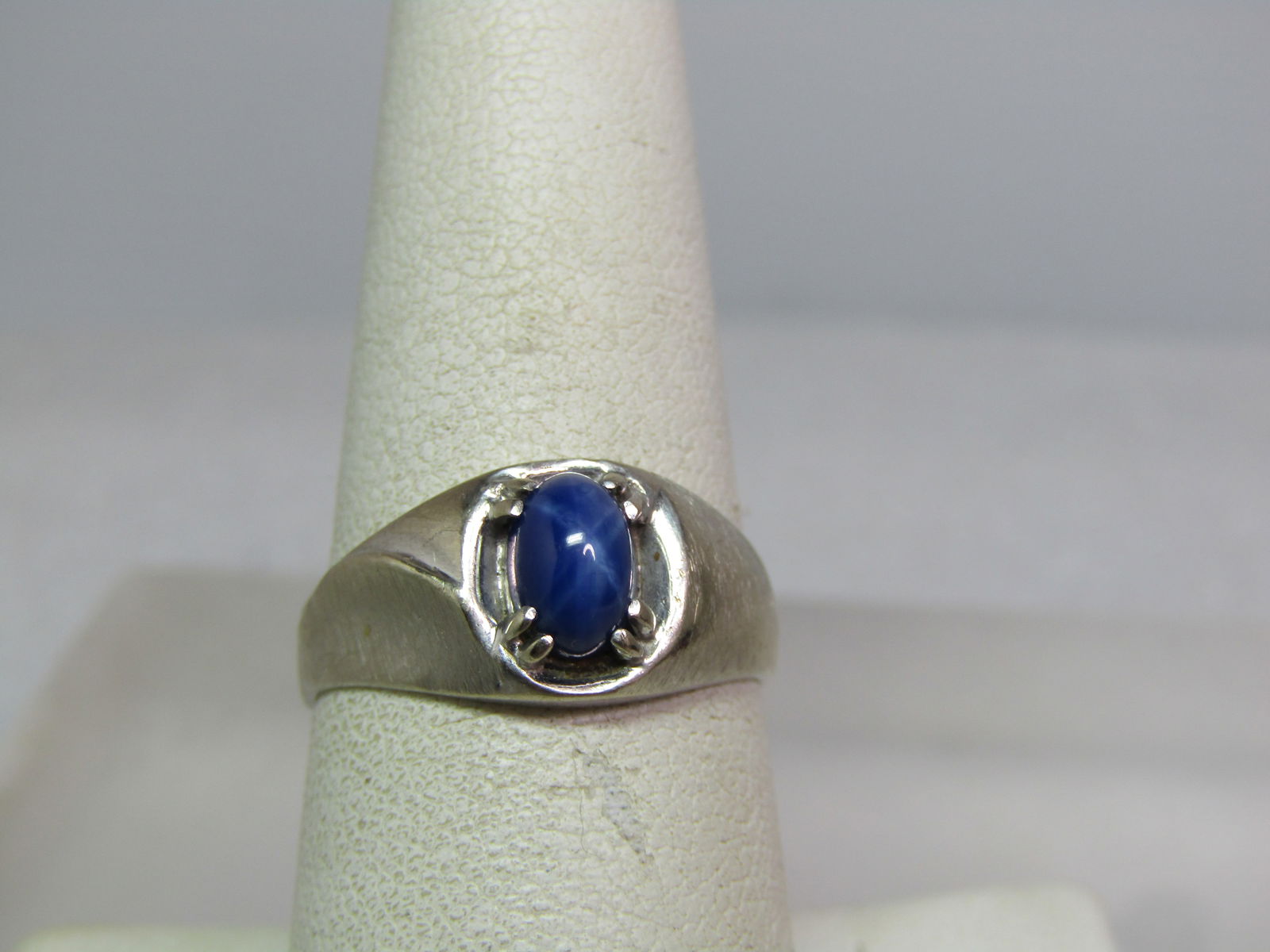 Vintage 10kt Star Sapphire Ring, Men's, Sz. 7.75, Signed JU, 1960's-1970's: Title:Vintage 10kt Star Sapphire Ring, Men's, Sz. 7.75, Signed JU, 1960's-1970's Description:Vintage 10kt Star Sapphire Ring, Men's, Sz. 7.75, Signed JU, 1960's-1970's. Also unisex appeal. The maker's