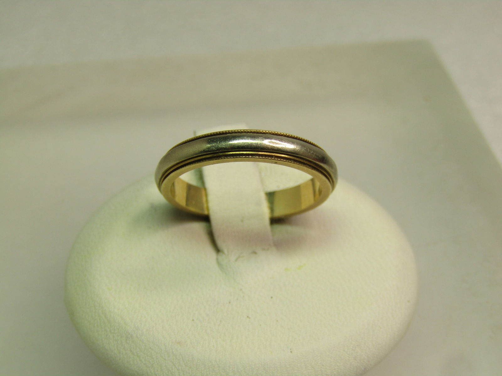 Vintage 14kt Two-Tone Wedding Band, Sz. 6.25. 1940's-1950's: Title:Vintage 14kt Two-Tone Wedding Band, Sz. 6.25. 1940's-1950'sDescription:Vintage 14kt Two-Tone Wedding Band, Sz. 6.25. 1940's-1950's. This si appx. 3mm wide with domed center white gold band that