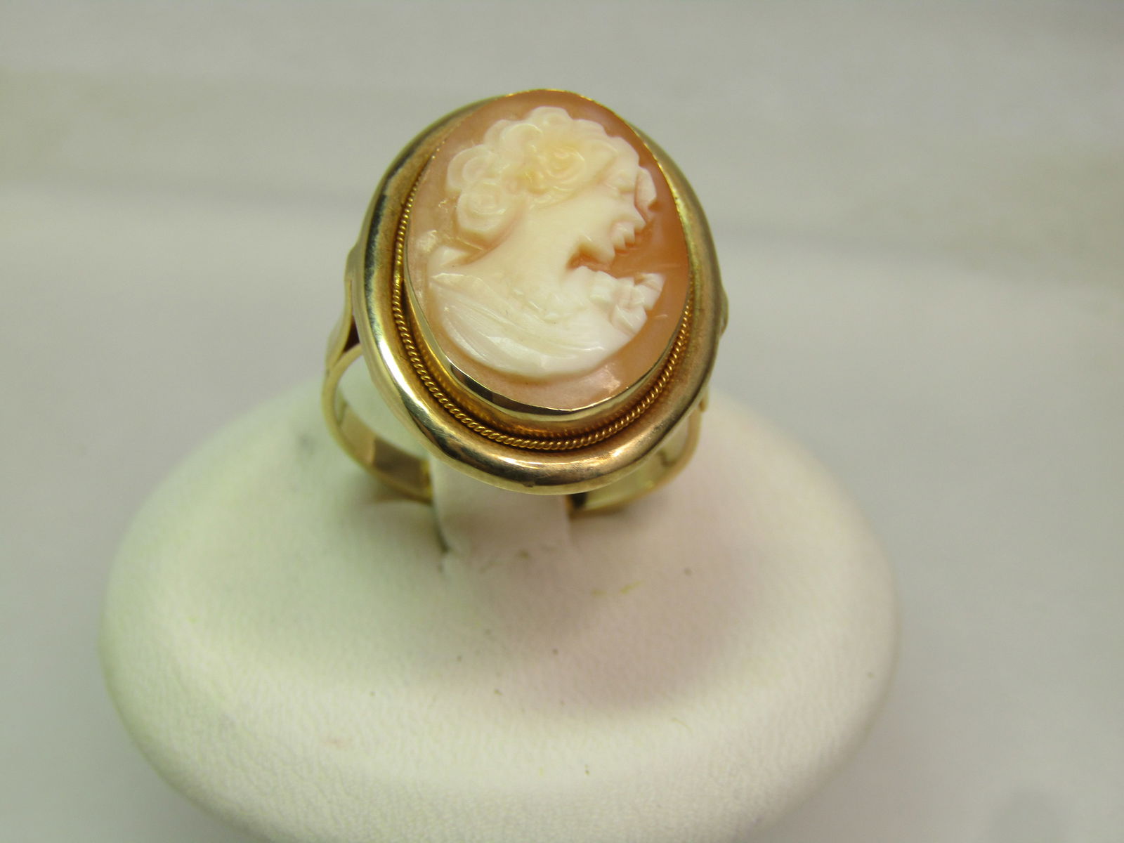 Vintage 14kt Cameo Ring, Sz. 7, Italy, 1970's-1980's, Signed: Title:Vintage 14kt Cameo Ring, Sz. 7, Italy, 1970's-1980's, Signed Description:Vintage 14kt Cameo Ring, Sz. 7, Italy, 1970's-1980's, Signed with a star shape and 331 NA and also marked 14kt and Italy.