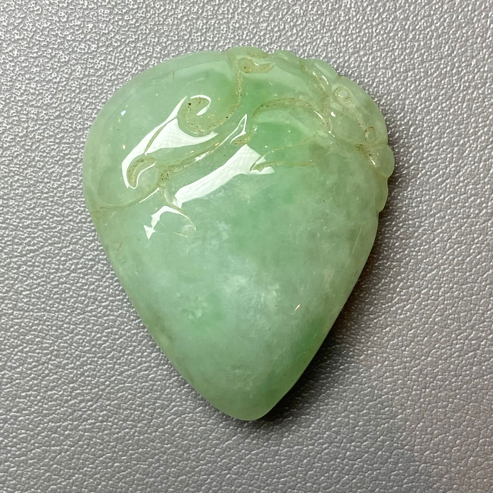 Antique Chinese Natural Icy Green Jadeite Jade carved Peach Lingzhi and Bat: Title:Antique Chinese Natural Icy Green Jadeite Jade carved Peach Lingzhi and Bat Description:Antique Chinese Natural Icy Green Jadeite Jade carved Peach Lingzhi and Bat A carved apple green icy jadei