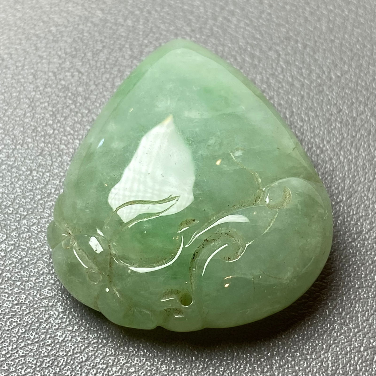 Antique Chinese Natural Icy Green Jadeite Jade carved Peach Lingzhi and Bat - 4