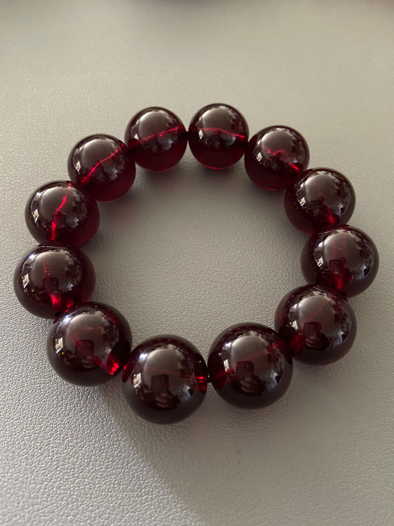 20mm Vintage Cherry Amber-like Beads Elastic Bracelet (1 of 8)