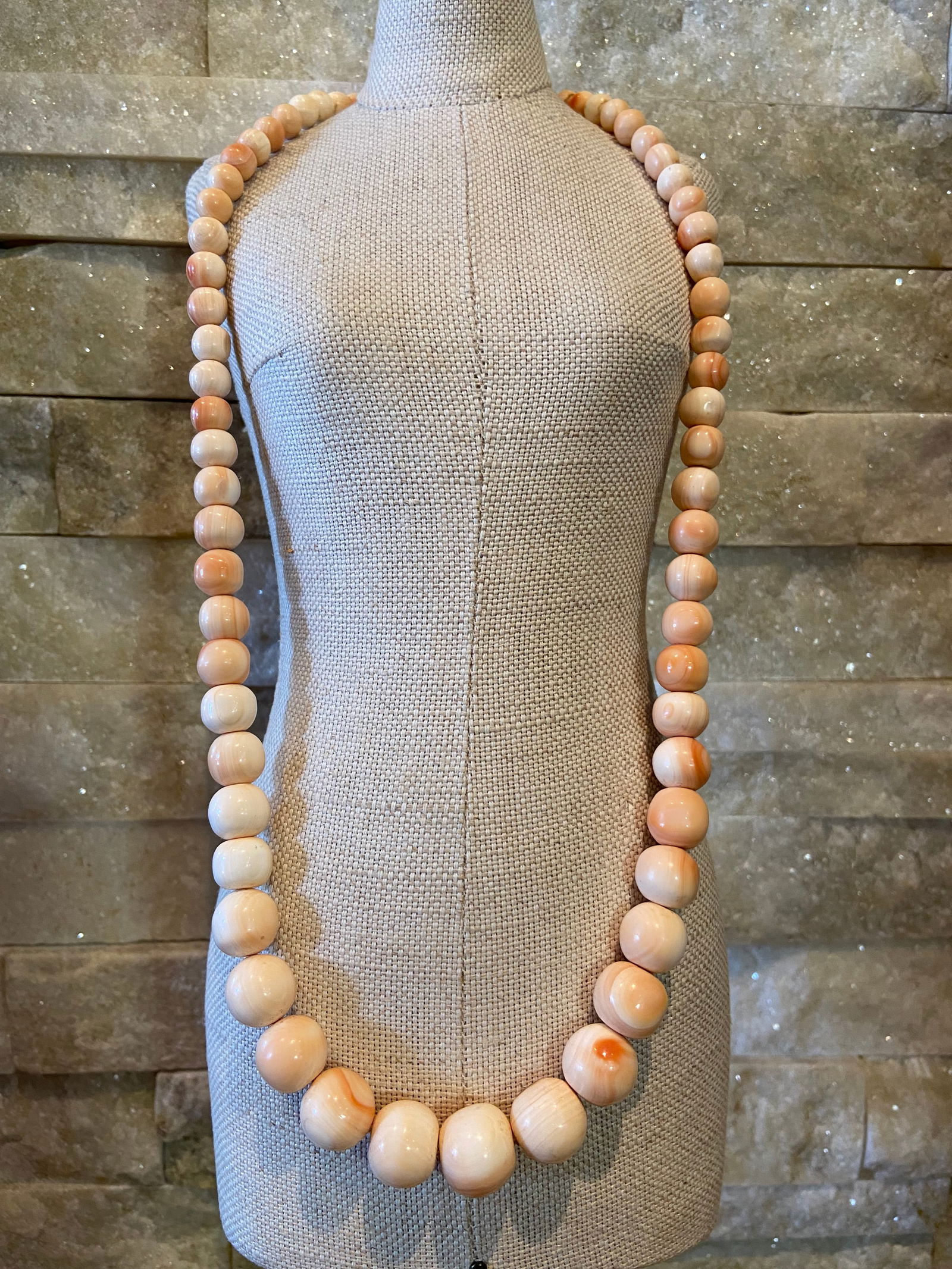 Antique Pink Jadeized Tridacna Fossil Beads Necklace ????????????: Title:Antique Pink Jadeized Tridacna Fossil Beads Necklace 粉色玉化砗磲贝化石项链 Description:Antique Pink Jadeized Tridacna Fossil Be
