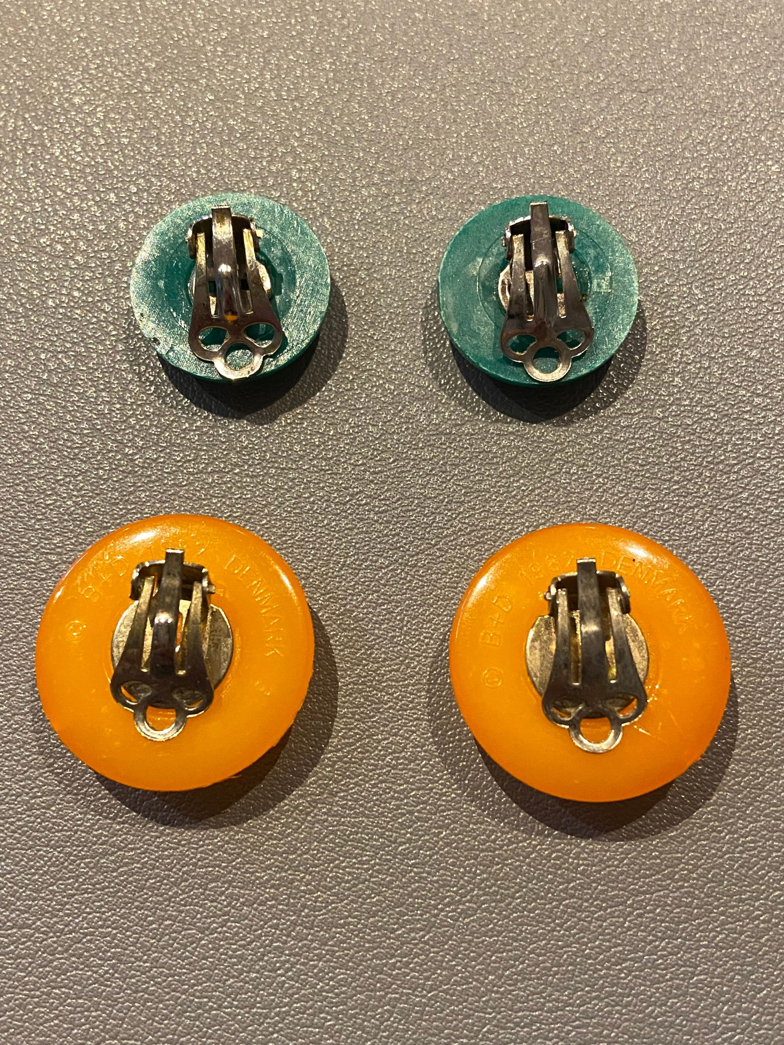 Vintage 2 pairs of Amber Butterscotch Bakelite and Green Bakelite Earrings - 3