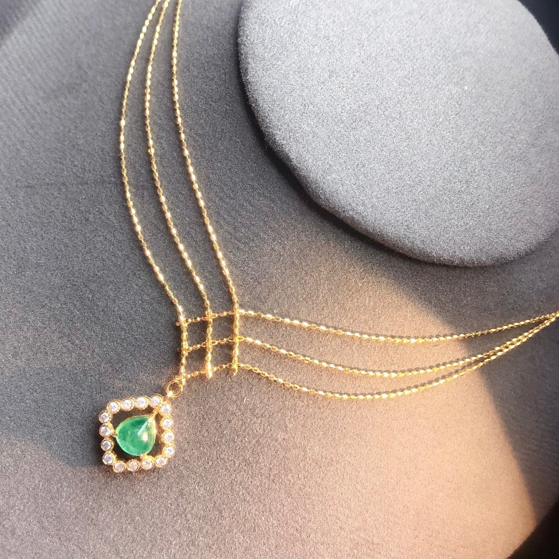 14K GOLD 0.80 CT NATURAL EMERALD & DIAMOND NECKLACE - 3