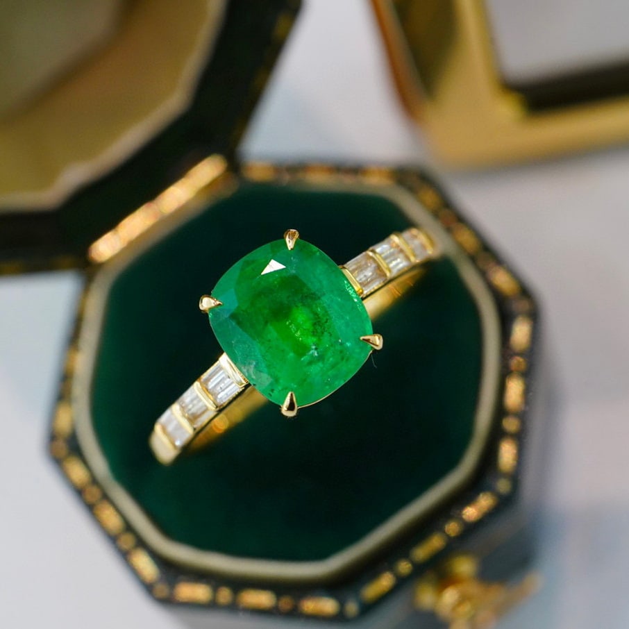 14K GOLD 2 CT VIVID GREEN NATURAL EMERALD & DIAMOND RING (1 of 6)