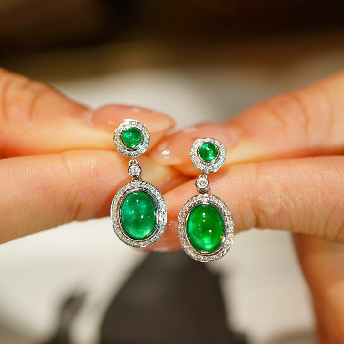 14K GOLD 3.3 CTW VIVID GREEN NATURAL EMERALD & EMERALD EARRINGS: Title:14K GOLD 3.3 CTW VIVID GREEN NATURAL EMERALD & EMERALD EARRINGS Description:Ref:230528273Gold Content:14K GoldMain Gemstone:EmeraldNumber of stones:2Shape:OvalCarat Weight:3ct Color:Vivid GreenT