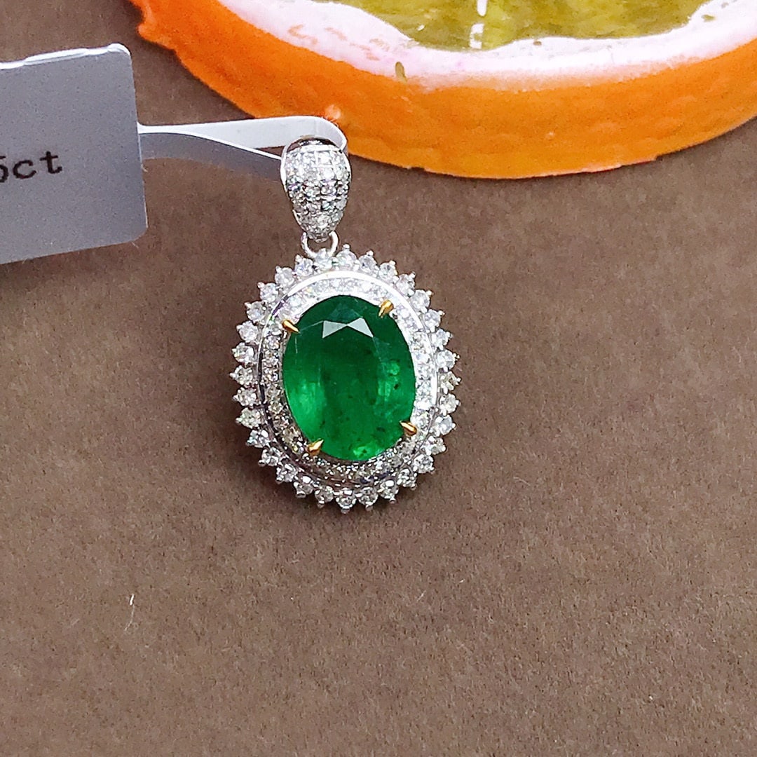 14K GOLD 2.05 CT VIVID GREEN NATURAL EMERALD & DIAMOND PENDANT: Title:14K GOLD 2.05 CT VIVID GREEN NATURAL EMERALD & DIAMOND PENDANTDescription:Ref:230528316Gold Content:14K GoldMain Gemstone:EmeraldNumber of stones:1Shape:OvalCarat Weight:2.05ct Color:Vivid