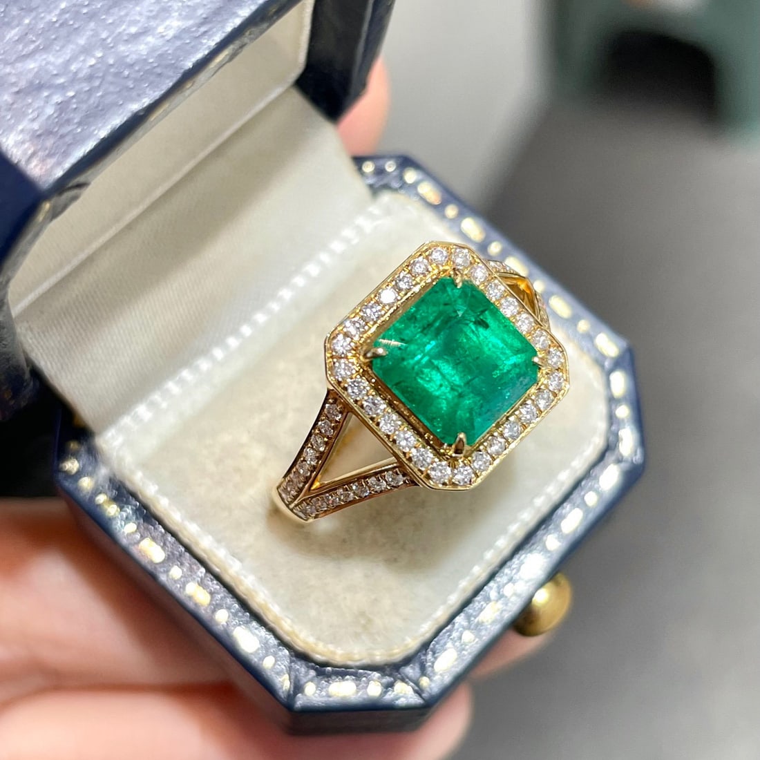 14K GOLD 2.13 CT VIVID GREEN NATURAL EMERALD & DIAMOND RING - 3