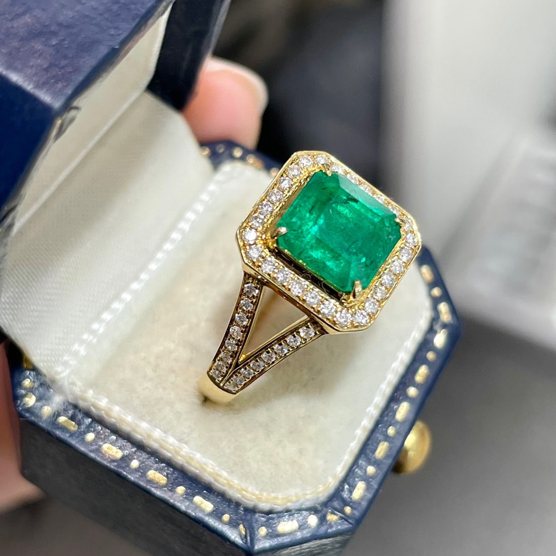 14K GOLD 2.13 CT VIVID GREEN NATURAL EMERALD & DIAMOND RING - 4