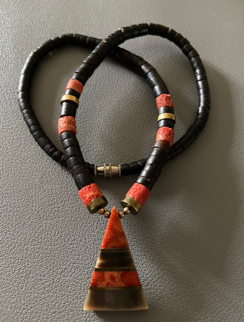 Vintage Apple coral black coral Horn Heishi Necklace - 4