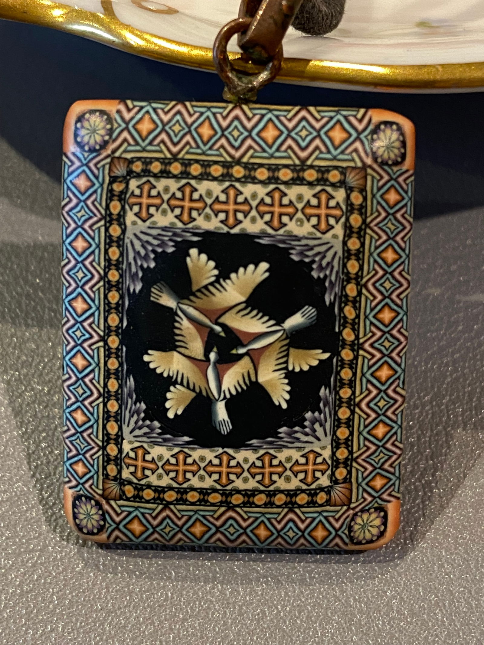 Vintage Amulet Pendant Necklace detailed with doves: Title:Vintage Amulet Pendant Necklace detailed with doves Description:Vintage Amulet Pendant Necklace detailed with doves Leather adjustable necklace Highly detailed pendant, possible enamel bakelite