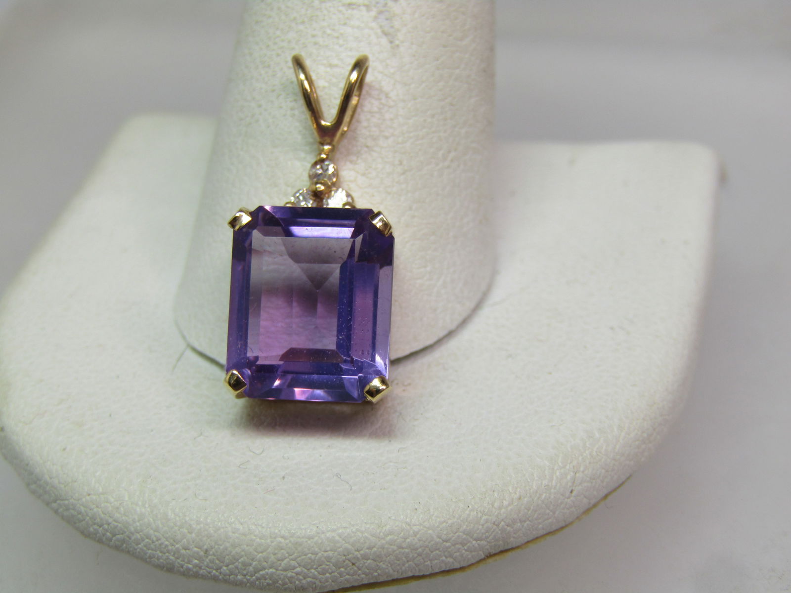 Vintage 14kt Amethyst Diamond Pendant, Appx. 2.43 grams. 1980's-1990's - 2