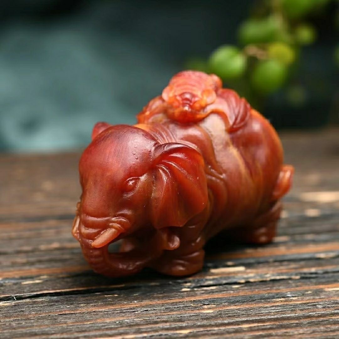 Natural Ambergris Elephant Carving Reiki Healing Amulet Figurines: Title:Natural Ambergris Elephant Carving Reiki Healing Amulet Figurines Description:Natural Ambergris Elephant Carving Reiki Healing Amulet Figurines This one smells so good! Elephants are revered sym
