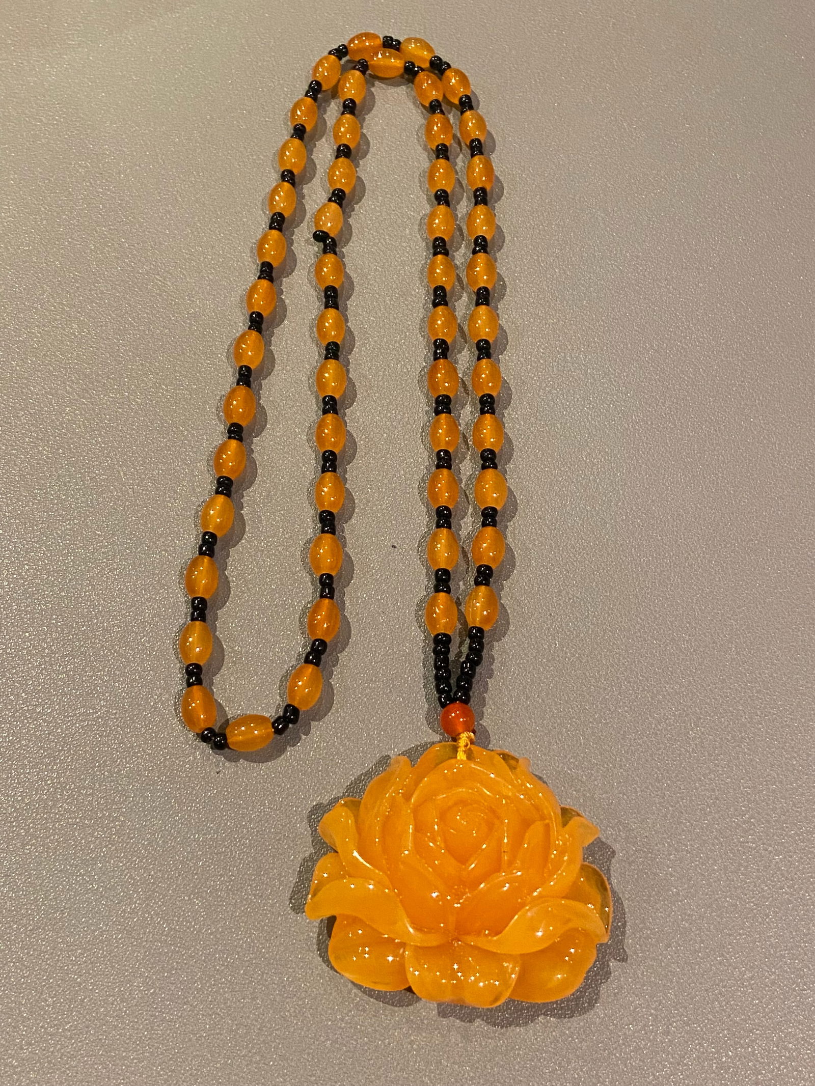 Amber-like Hand Carved Large Flower Pendant with Beaded Chain: Title:Amber-like Hand Carved Large Flower Pendant with Beaded Chain Description:Amber--like Hand Carved Large Flower Pendant with Beaded Chain The Amber-like Hand Carved Large Flower Pendant with an a