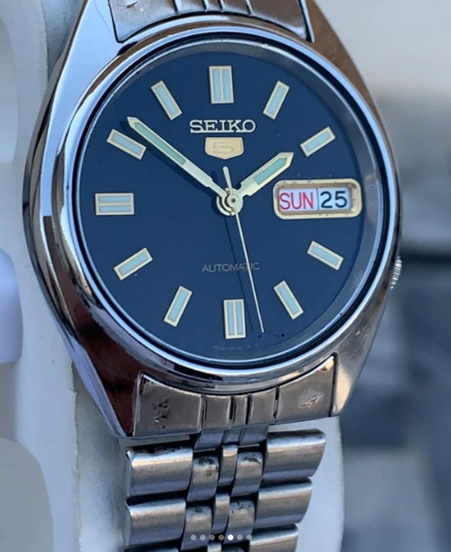 Vintage Seiko Automatic 7S26-0560 With Day / Date: Ships from a small business in Pakistan Band material: Stainless steel Materials: Stainless steel Power: Mechanical Readout: Analog Can be personalized Reserve: $500.00 Shipping:Domestic: