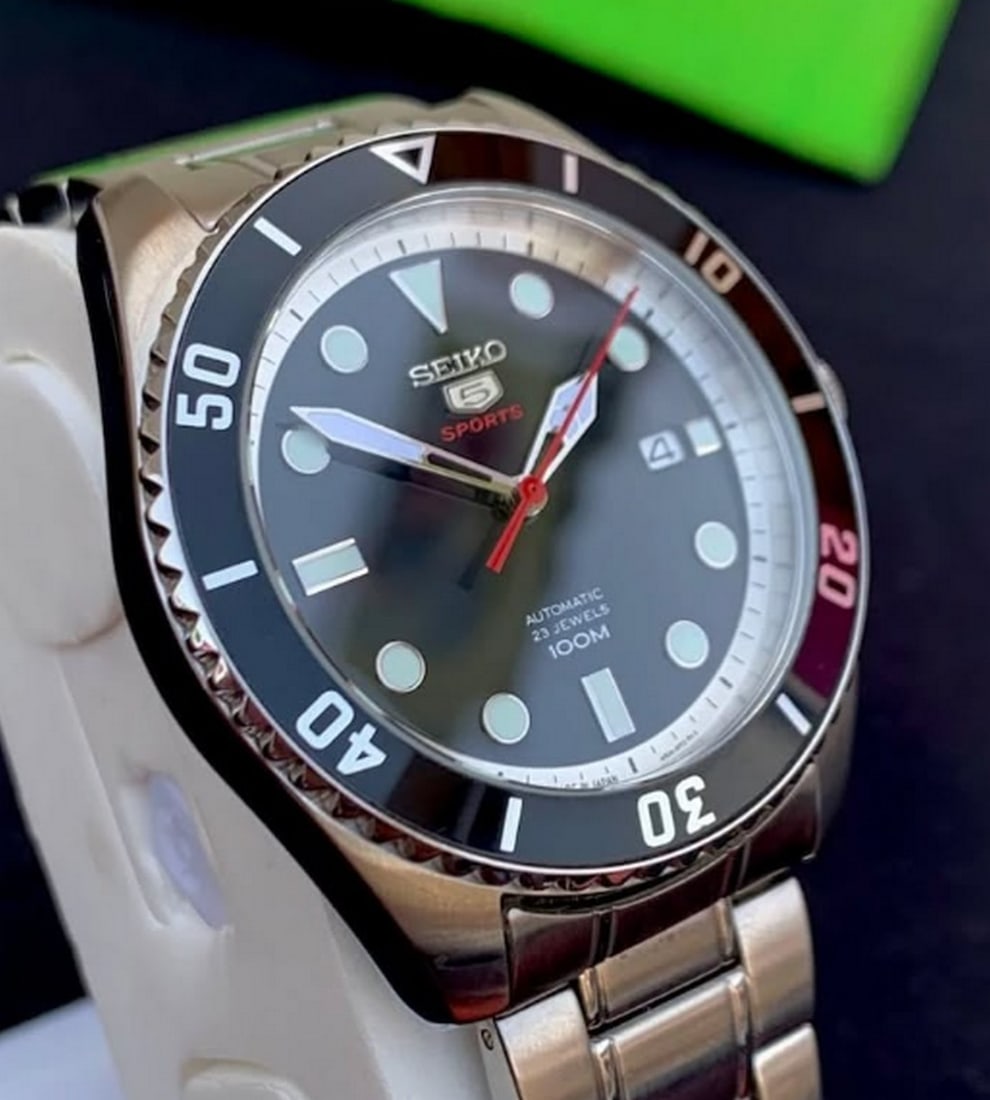 Seiko 5 Sports 23 Jewals Automatic 4R35-02D0 With Date - 2