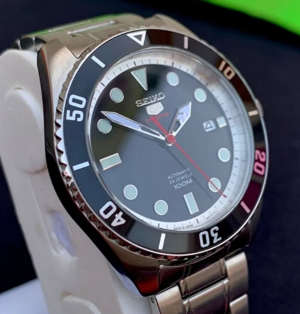 Seiko 5 Sports 23 Jewals Automatic 4R35-02D0 With Date - 3