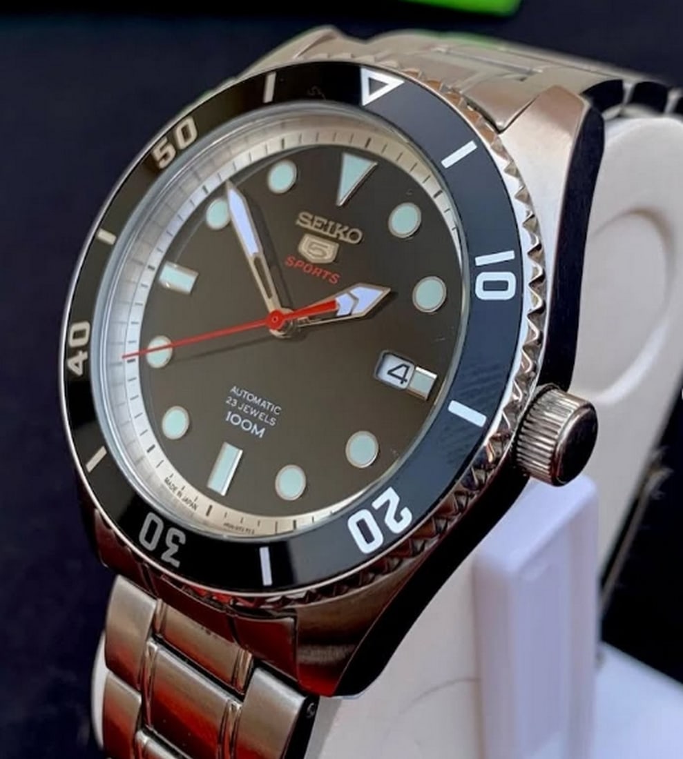 Seiko 5 Sports 23 Jewals Automatic 4R35-02D0 With Date - 4