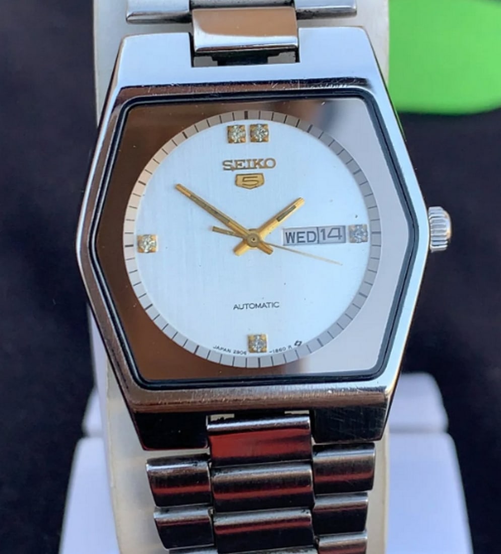 Vintage Seiko Automatic 2906-0760 With Day / Date: Ships from a small business in Pakistan Band material: Stainless steel Materials: Stainless steel Power: Mechanical Readout: Analog Can be personalized Reserve: $500.00 Shipping:Domestic: