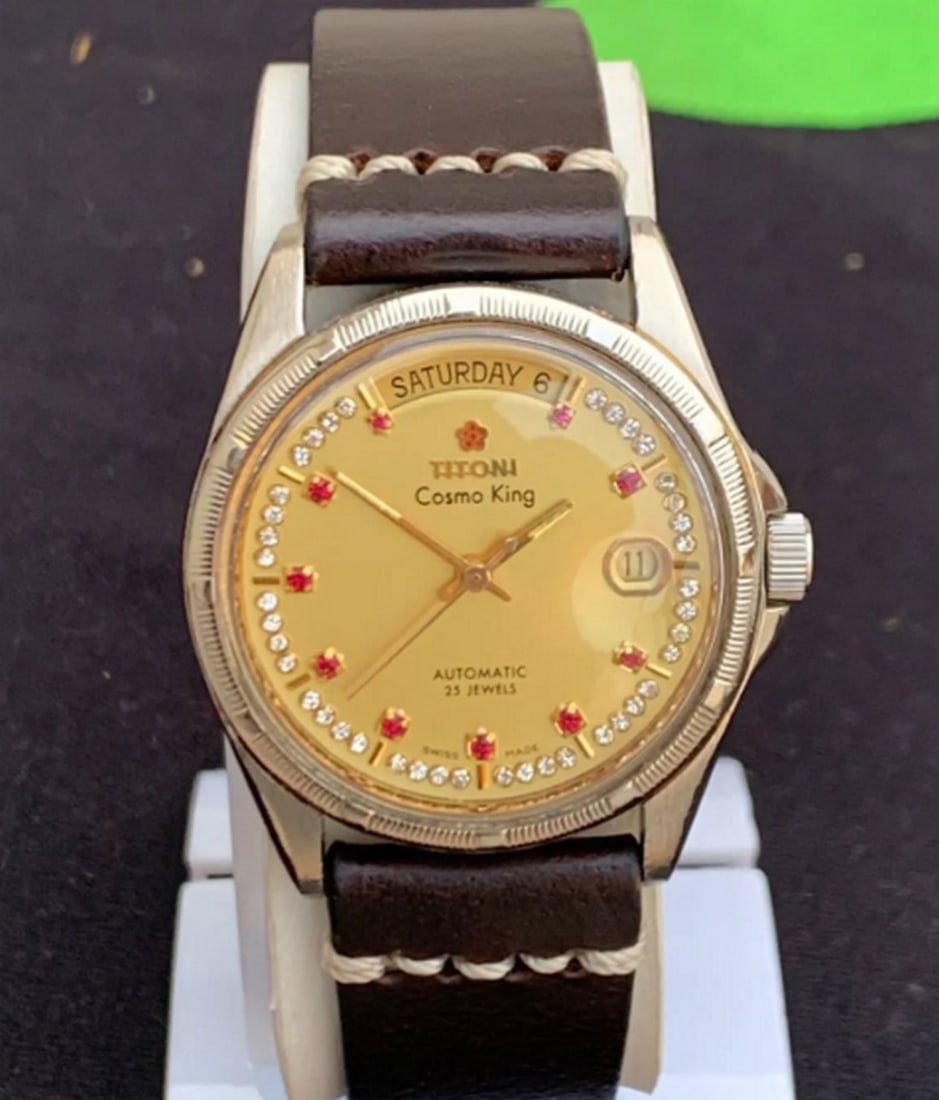Titoni Cosmo King Day-Date Daimond Yellow Dail 25 Jewels Mens Wrist Watch: Ships from a small business in Pakistan Band material: Stainless steel Materials: Stainless steel Power: Mechanical Readout: Analog Can be personalized Reserve: $900.00 Shipping: Domestic: Flat-rate o