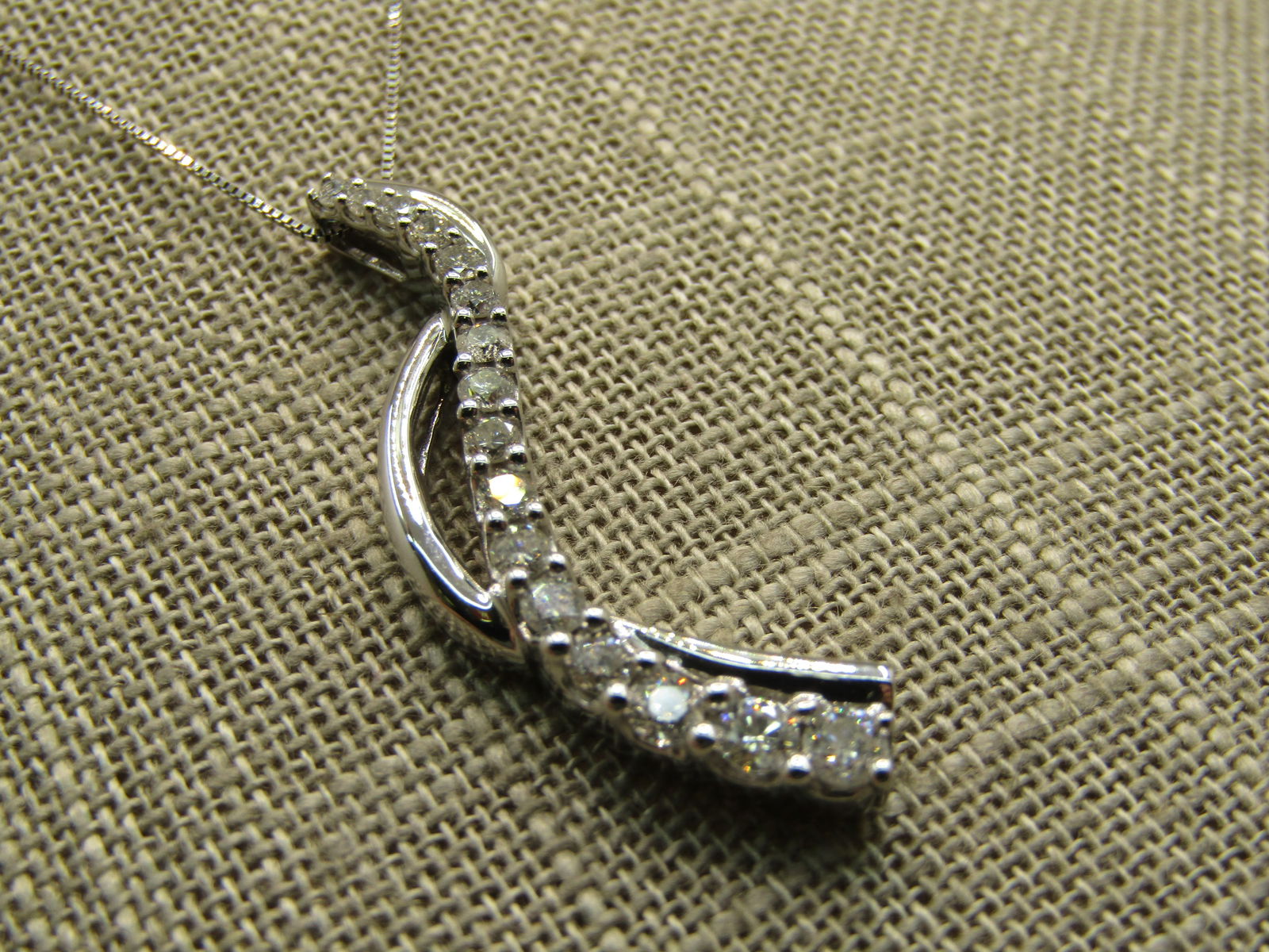 14kt 16 Diamond Journey Necklace, 18" Signed M, Curved Accent - 2