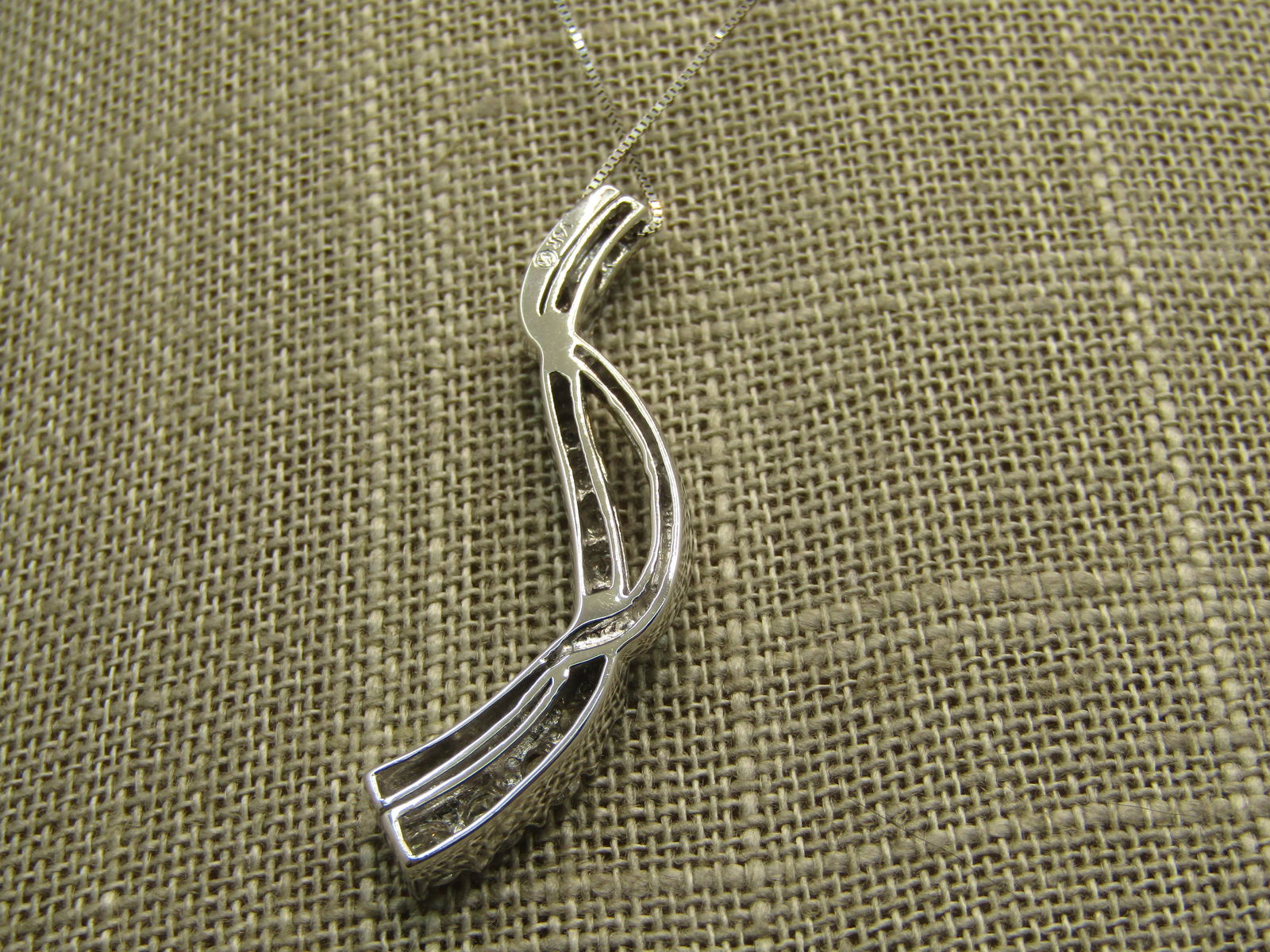 14kt 16 Diamond Journey Necklace, 18" Signed M, Curved Accent - 5