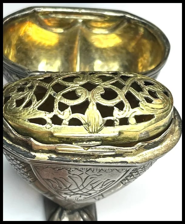 18th Century Antique Silver Crown Heart Vinaigrette with Original Gilt Inside - 10