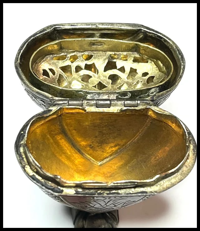 18th Century Antique Silver Crown Heart Vinaigrette with Original Gilt Inside - 12