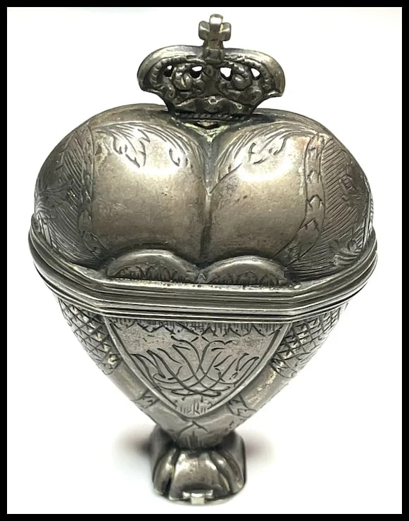 18th Century Antique Silver Crown Heart Vinaigrette with Original Gilt Inside - 2