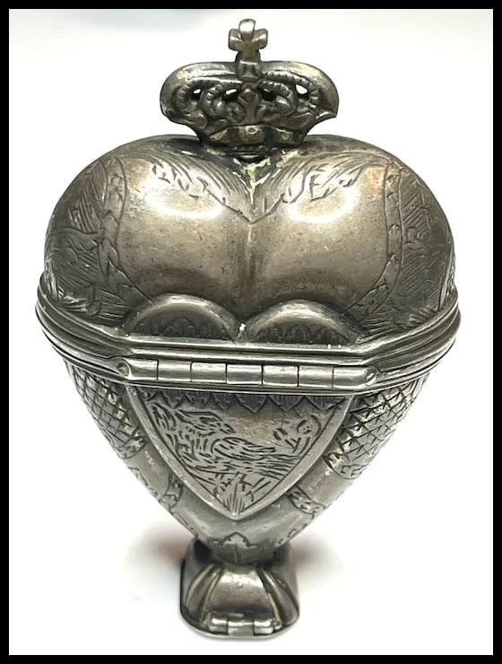 18th Century Antique Silver Crown Heart Vinaigrette with Original Gilt Inside - 5